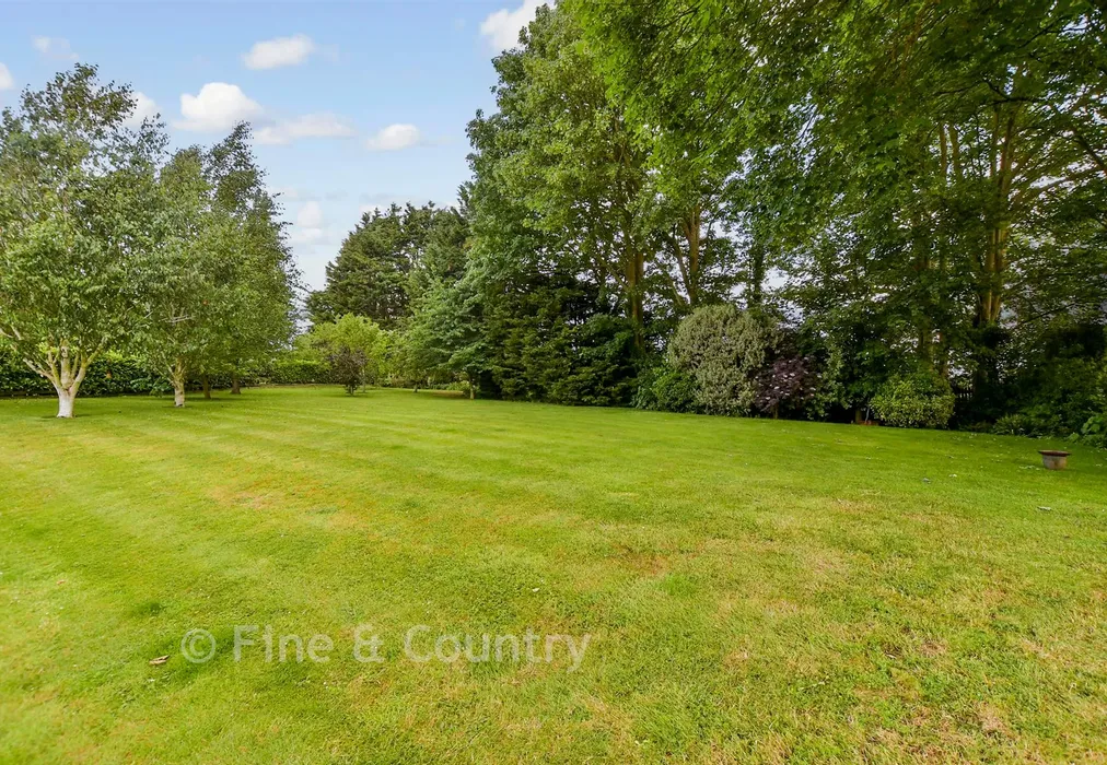Rear Garden - Griffin Hill, Chillenden, Canterbury, Kent - Wards of Kent