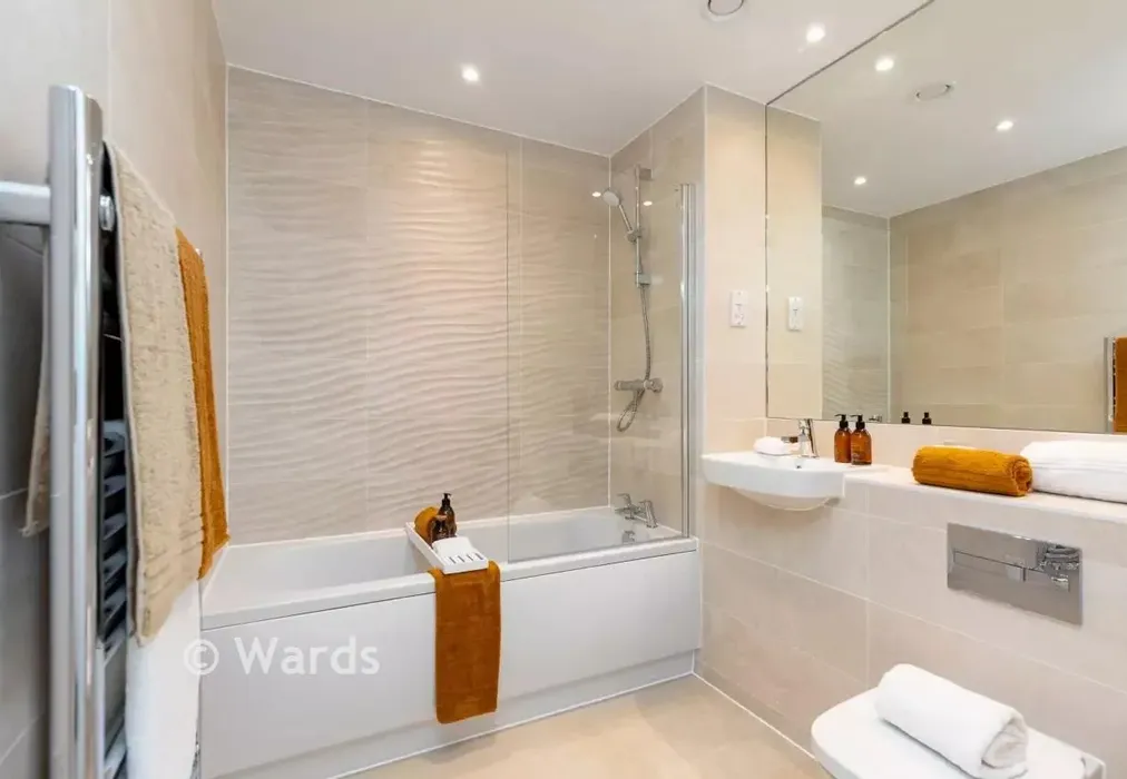 Bathroom - Tiltman Avenue, Bellway +, Dartford, Kent - Wards of Kent