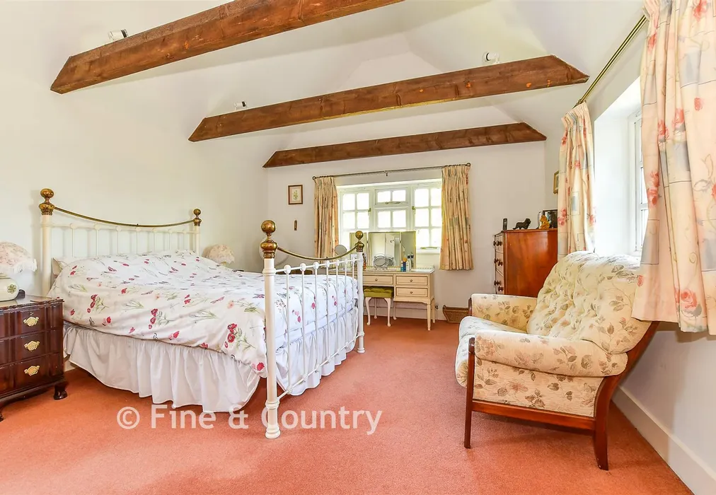 Principal Bedroom - Burwash Common, Etchingham, Etchingham, East Sussex - Wards of Kent