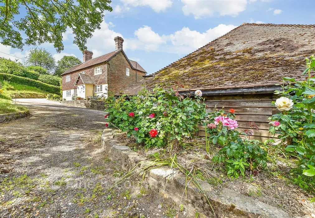 External Lifestyle Photograph - Burwash Common, Etchingham, Etchingham, East Sussex - Wards of Kent