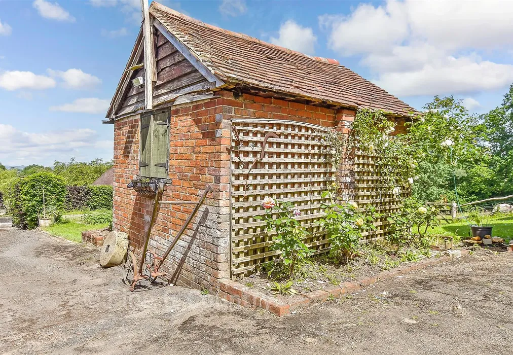 Rear Elevation - Burwash Common, Etchingham, Etchingham, East Sussex - Wards of Kent