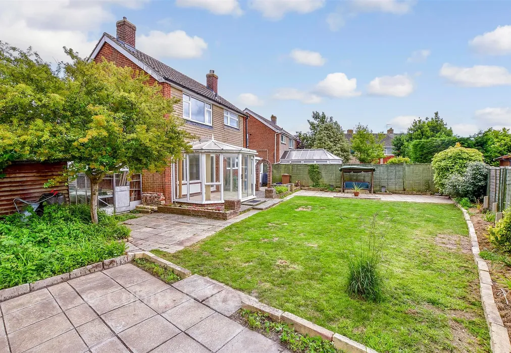 Rear Garden - Queens Fields West, Bognor Regis, West Sussex - Wards of Kent