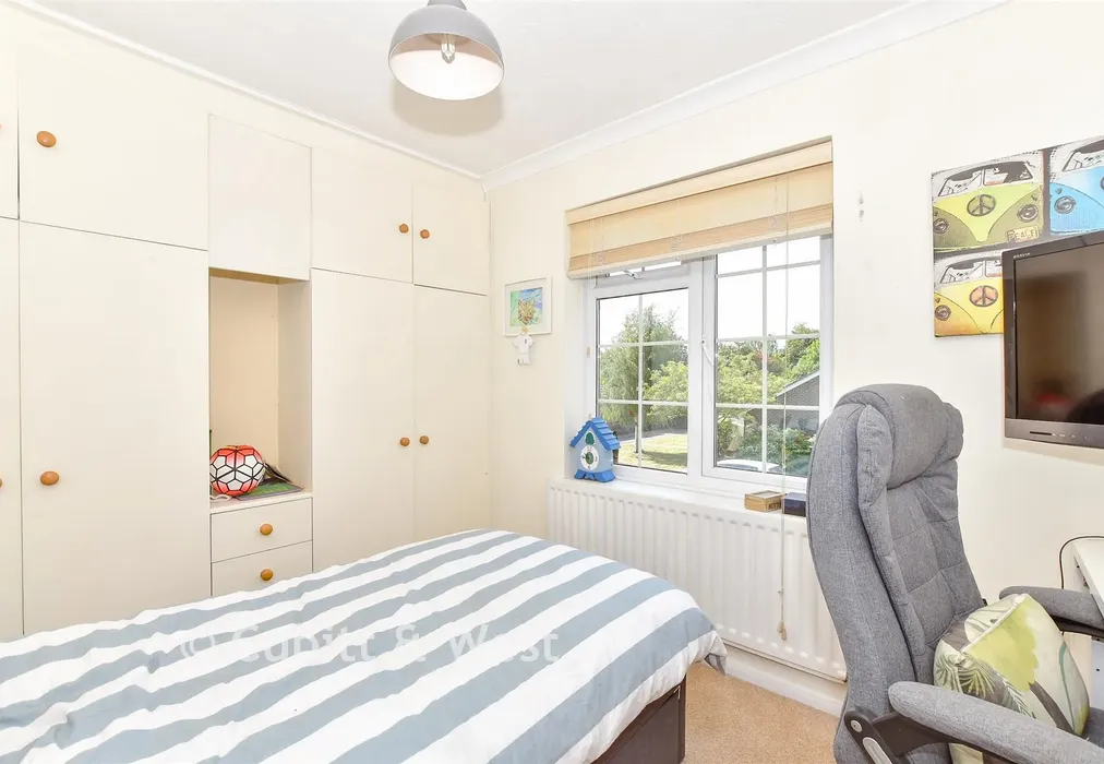 Dressing Room - Dial Close, Barnham, West Sussex - Wards of Kent