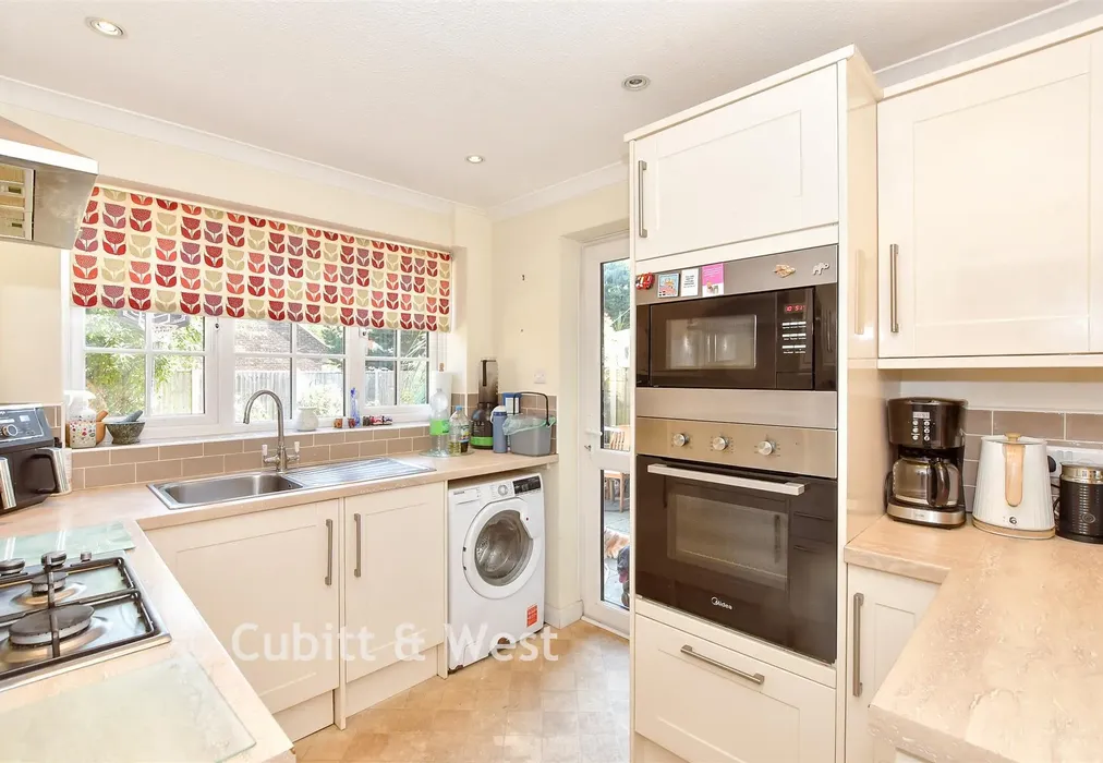 Kitchen - Dial Close, Barnham, West Sussex - Wards of Kent