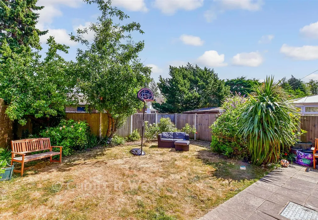 Rear Garden - Dial Close, Barnham, West Sussex - Wards of Kent