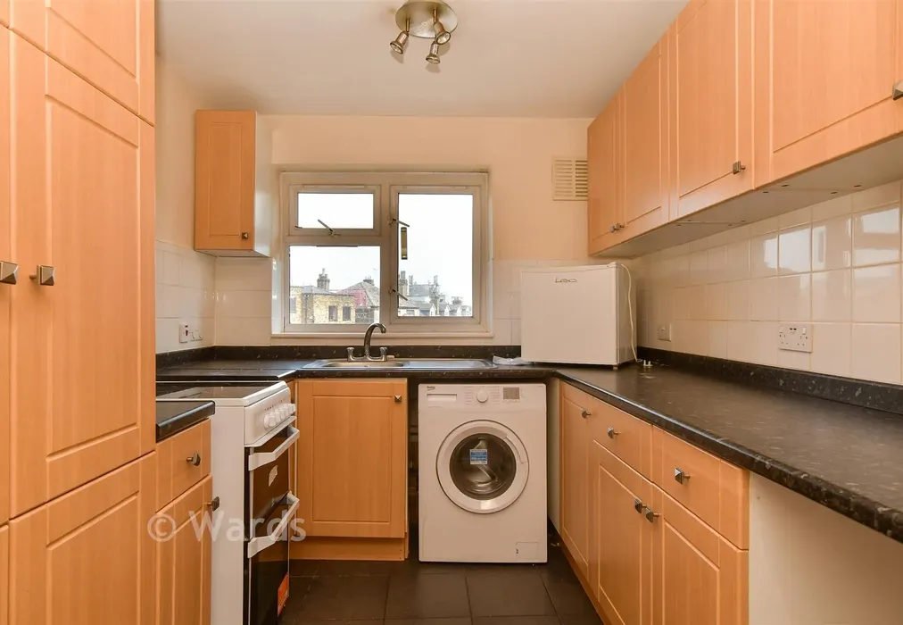 Kitchen - Gravel Walk, Rochester, Kent - Wards of Kent