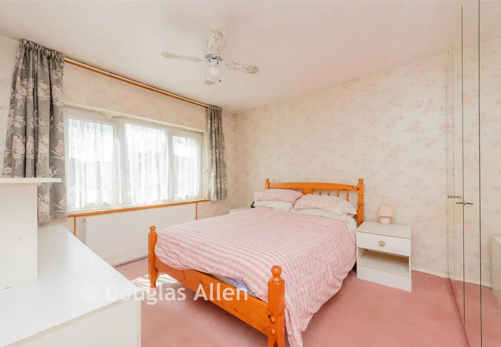 Bedroom 1 - Fauners, Basildon, Essex - Wards of Kent