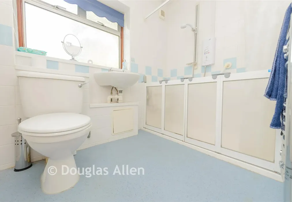 Bathroom - Fauners, Basildon, Essex - Wards of Kent