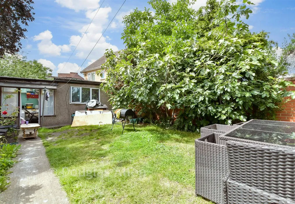 Rear Garden - Eustace Road, Romford, Essex - Wards of Kent