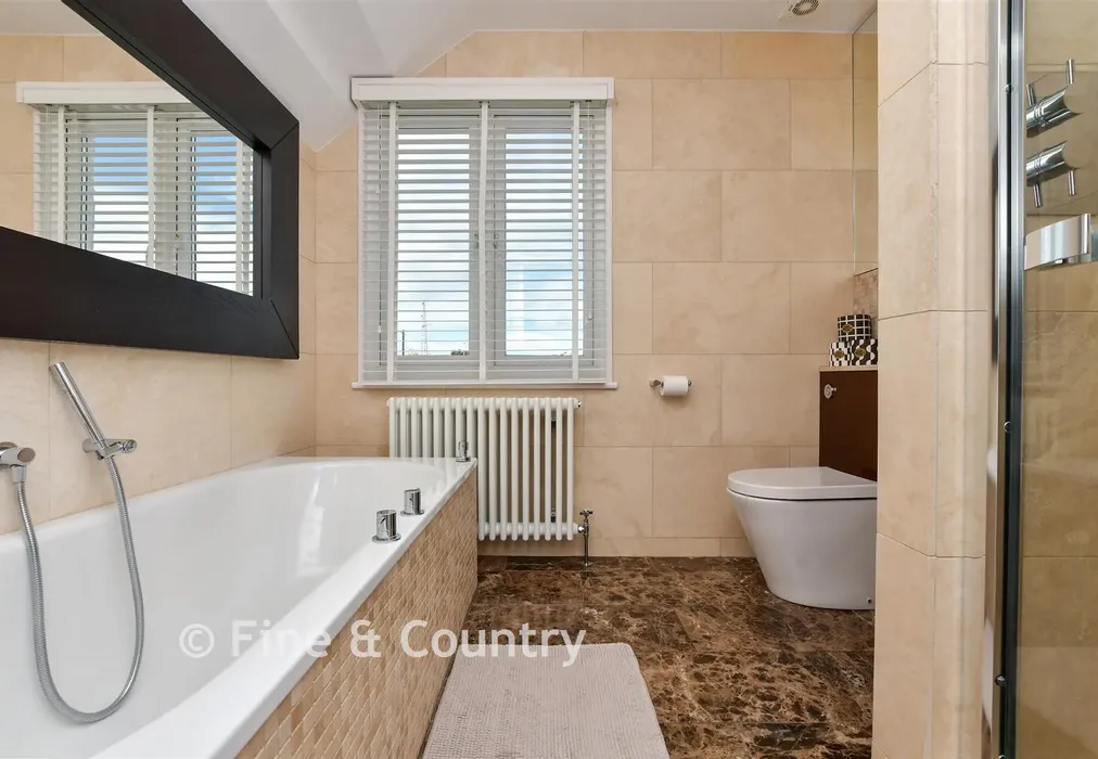 Bathroom - North Foreland Road, Broadstairs, Kent - Wards of Kent
