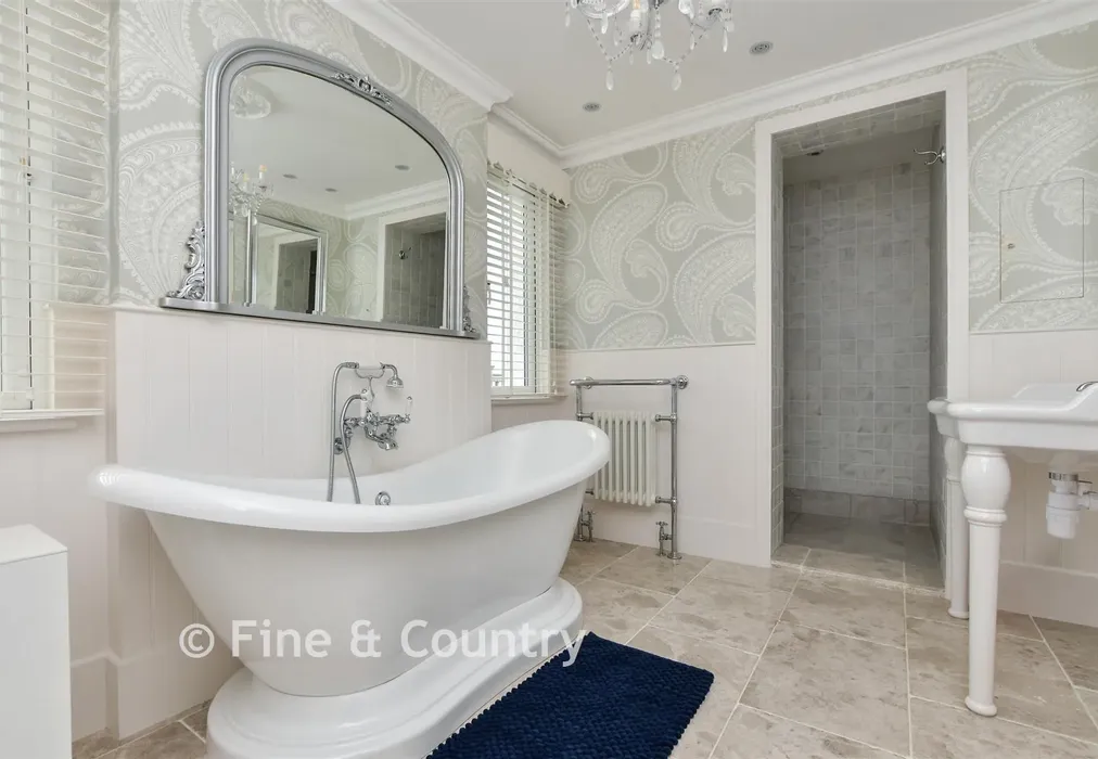 En-Suite Bathroom - North Foreland Road, Broadstairs, Kent - Wards of Kent
