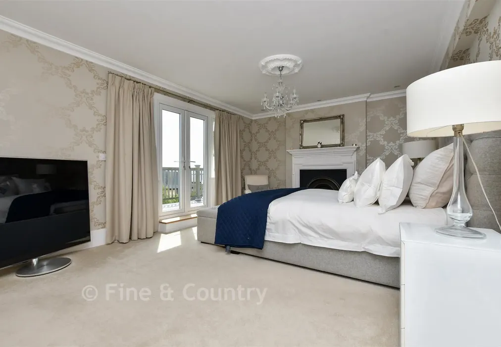 Principal Bedroom - North Foreland Road, Broadstairs, Kent - Wards of Kent