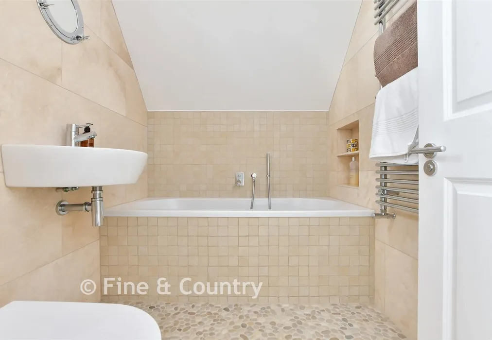 Bathroom - North Foreland Road, Broadstairs, Kent - Wards of Kent