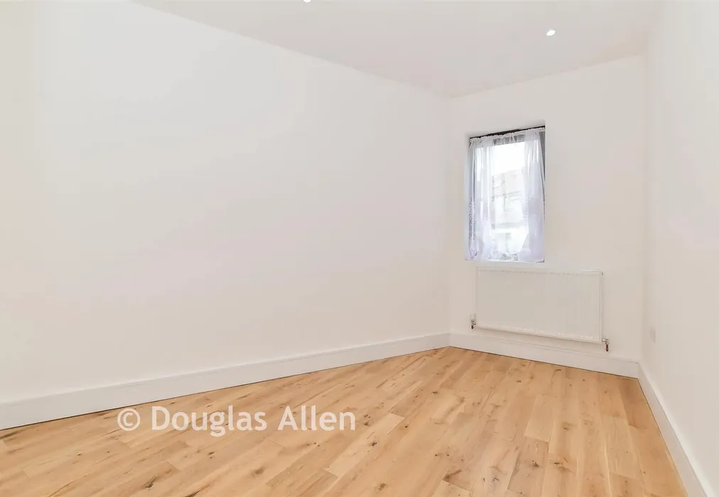 Bedroom 3 - Freshwell Avenue, Romford, Essex - Wards of Kent