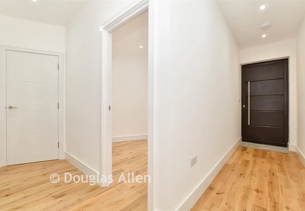 Hallway - Freshwell Avenue, Romford, Essex - Wards of Kent