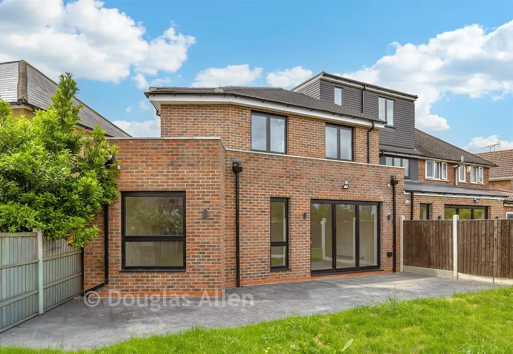 Rear Garden - Freshwell Avenue, Romford, Essex - Wards of Kent