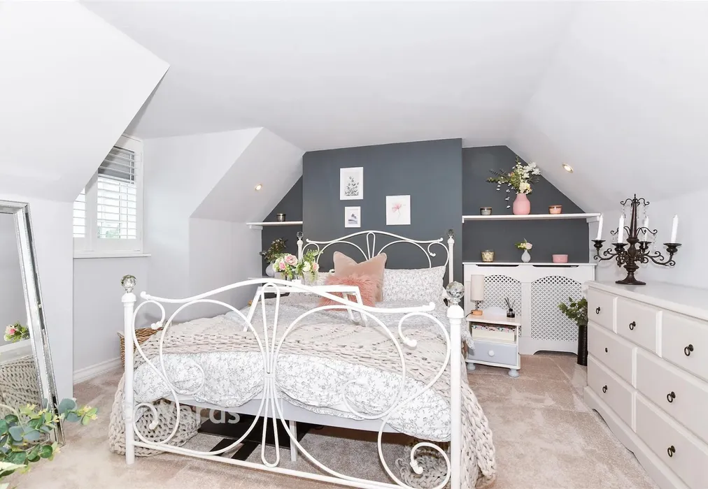 Bedroom 1 - Pristling Lane, Staplehurst, Tonbridge, Kent - Wards of Kent