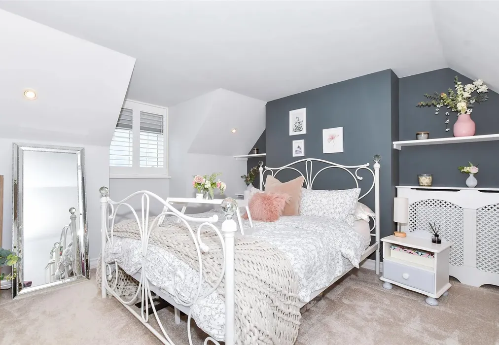 Bedroom 1 - Pristling Lane, Staplehurst, Tonbridge, Kent - Wards of Kent