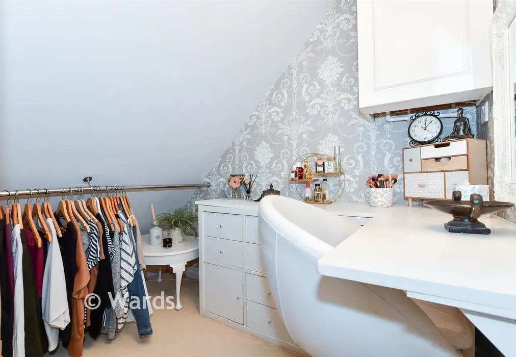 Dressing Room - Pristling Lane, Staplehurst, Tonbridge, Kent - Wards of Kent