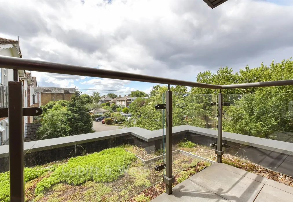 Balcony - Manor Road, Wallington, Surrey - Wards of Kent