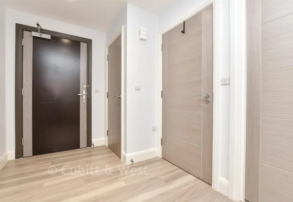 Entrance Hall - Manor Road, Wallington, Surrey - Wards of Kent