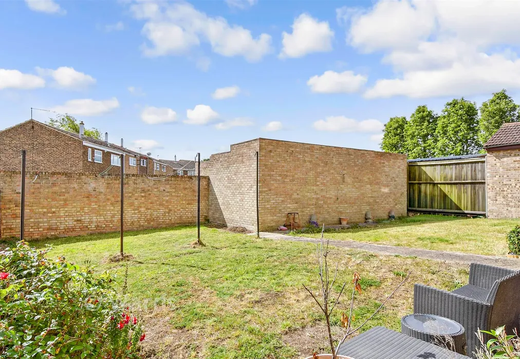 Communal Gardens - Avery Way, Allhallows, Kent - Wards of Kent
