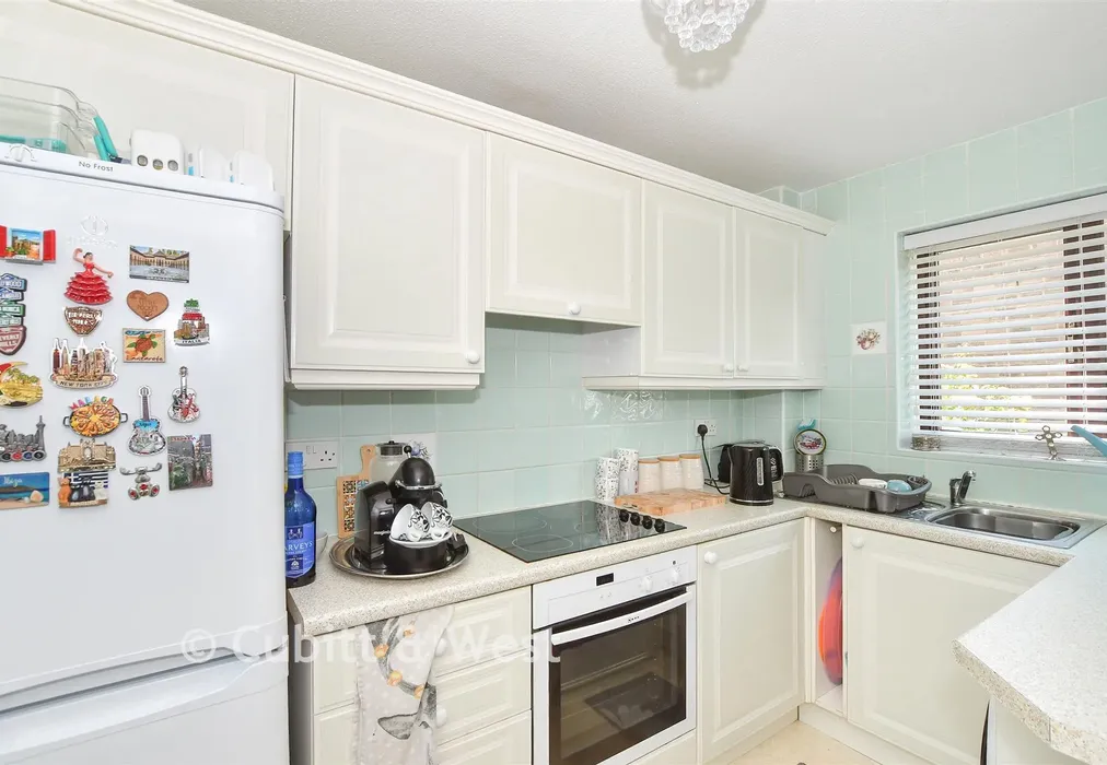 Kitchen - Windmill Platt, Handcross, Haywards Heath, West Sussex - Wards of Kent