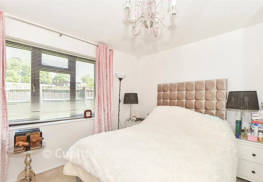 Bedroom - Windmill Platt, Handcross, Haywards Heath, West Sussex - Wards of Kent