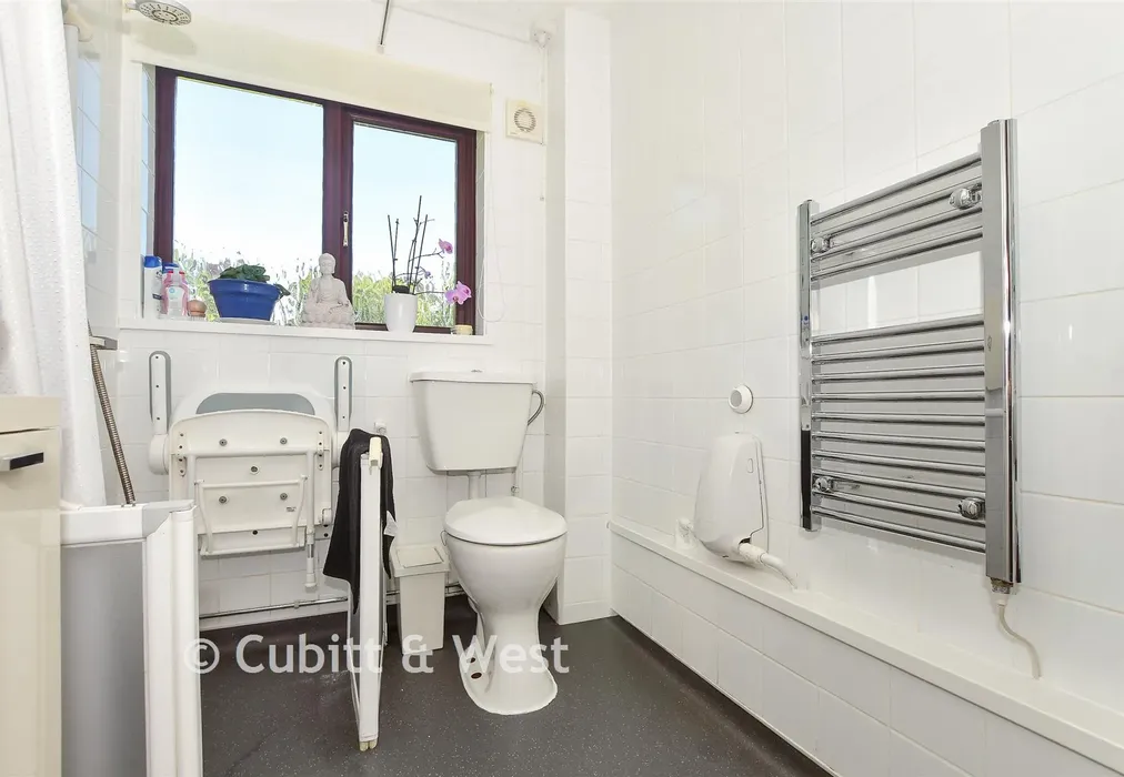 Wet Room - Windmill Platt, Handcross, Haywards Heath, West Sussex - Wards of Kent