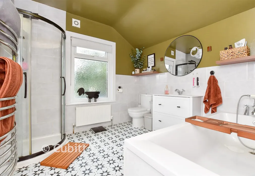 Bathroom - Dalmally Road, Croydon, Surrey - Wards of Kent