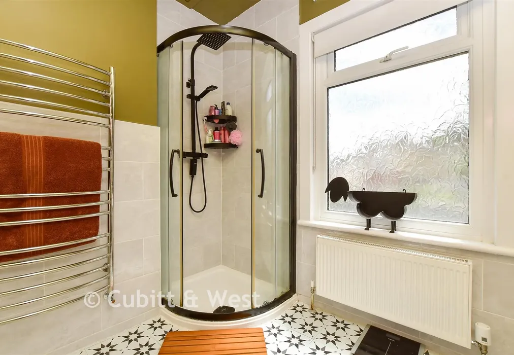 Bathroom - Dalmally Road, Croydon, Surrey - Wards of Kent