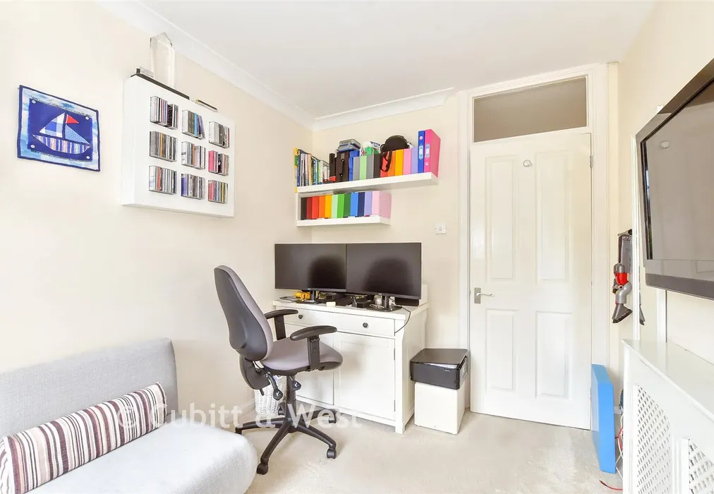 Bedroom 3 - St. Helen's Parade, Southsea, Hampshire - Wards of Kent