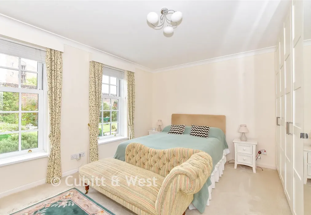 Bedroom 2 - St. Helen's Parade, Southsea, Hampshire - Wards of Kent
