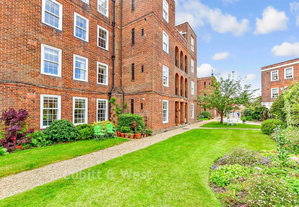 Communal Gardens - St. Helen's Parade, Southsea, Hampshire - Wards of Kent