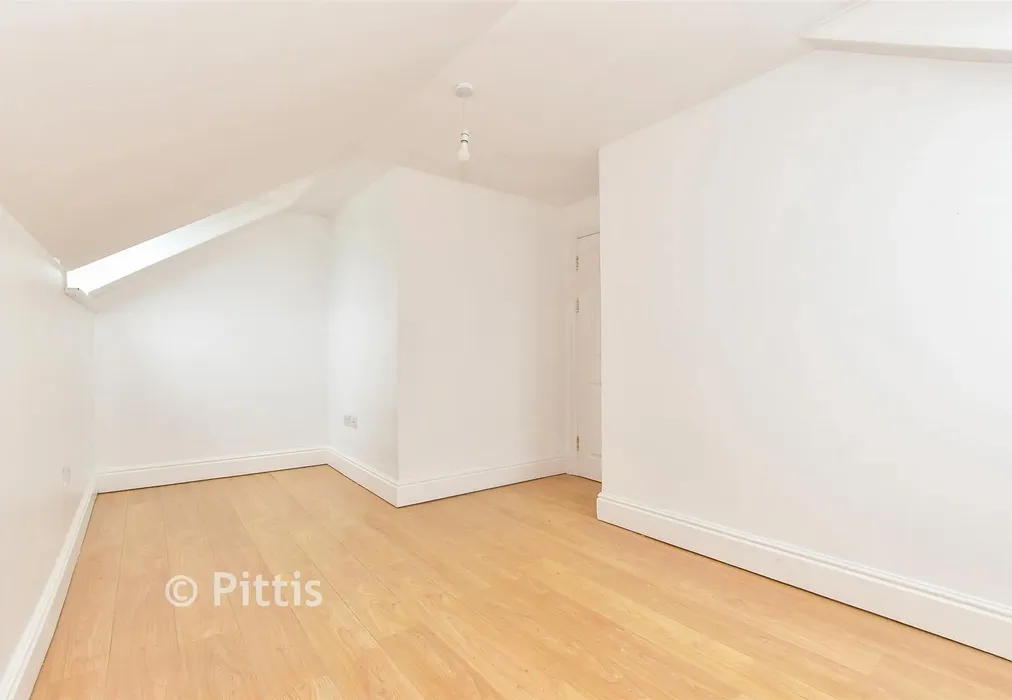 Bedroom 1 - George Street, Ryde, Isle of Wight - Wards of Kent