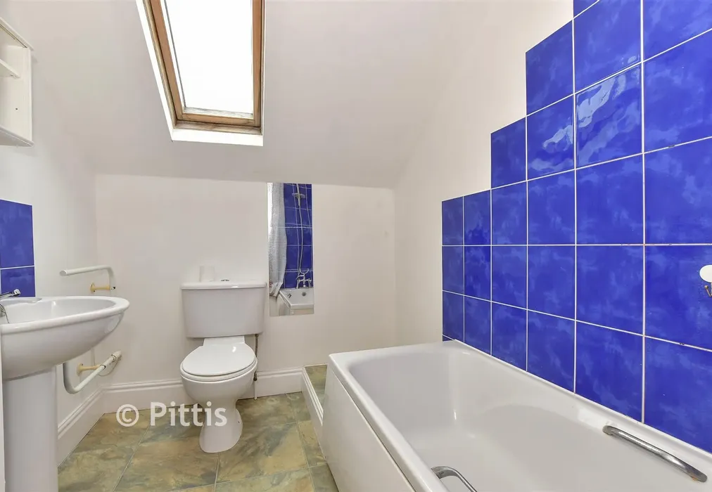 Bathroom - George Street, Ryde, Isle of Wight - Wards of Kent