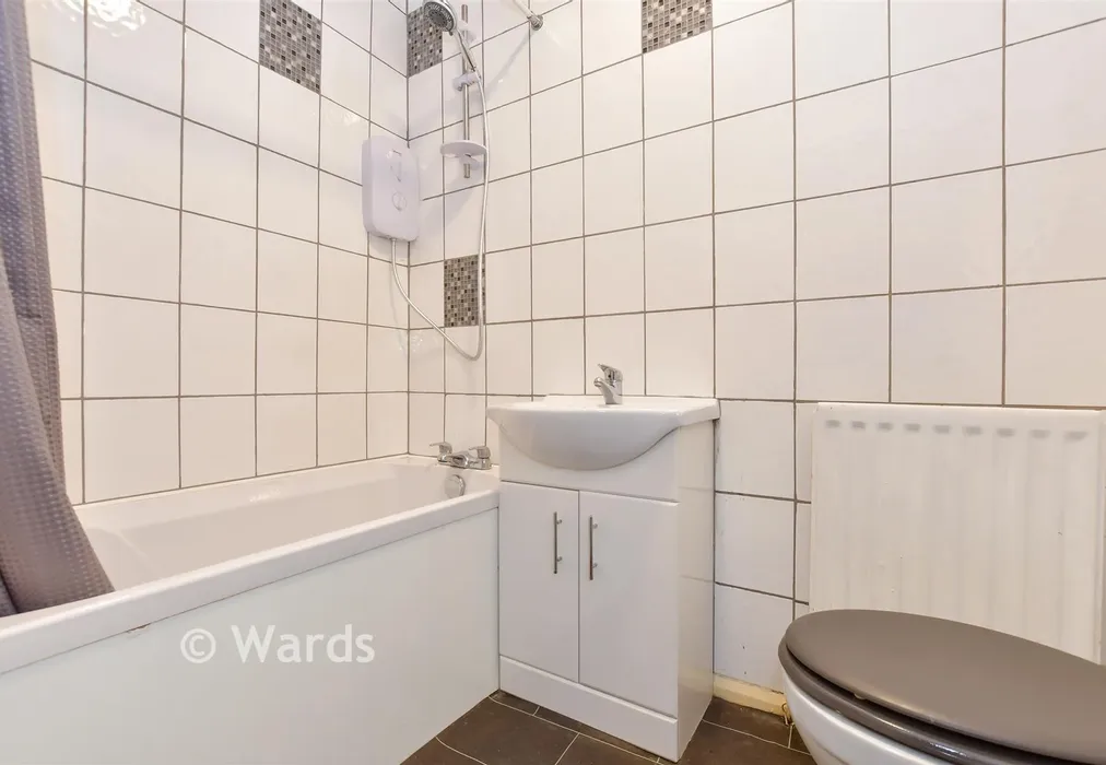 Bathroom - Folkestone Road, Dover, Kent - Wards of Kent