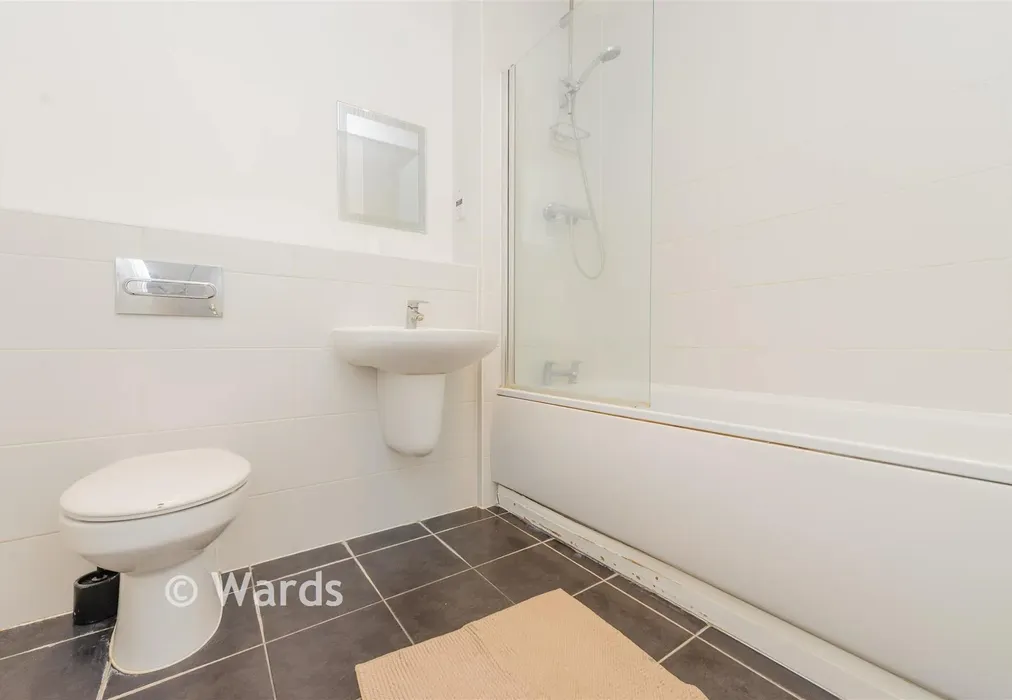 Bathroom - Sterling Road, Bexleyheath, Kent - Wards of Kent