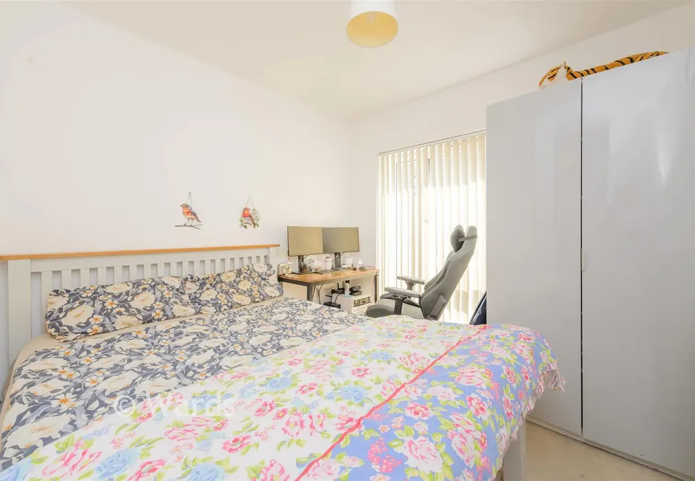 Bedroom 1 - Sterling Road, Bexleyheath, Kent - Wards of Kent