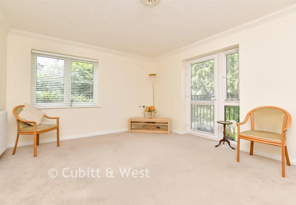 Lounge - Great Tattenhams, Epsom, Surrey - Wards of Kent