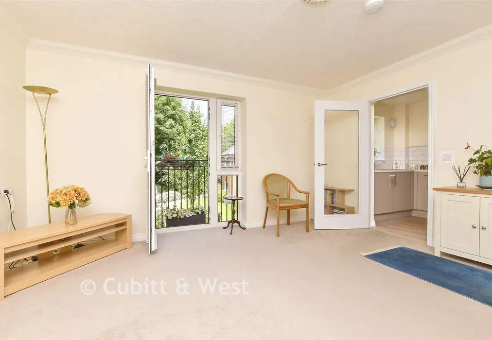 Lounge - Great Tattenhams, Epsom, Surrey - Wards of Kent