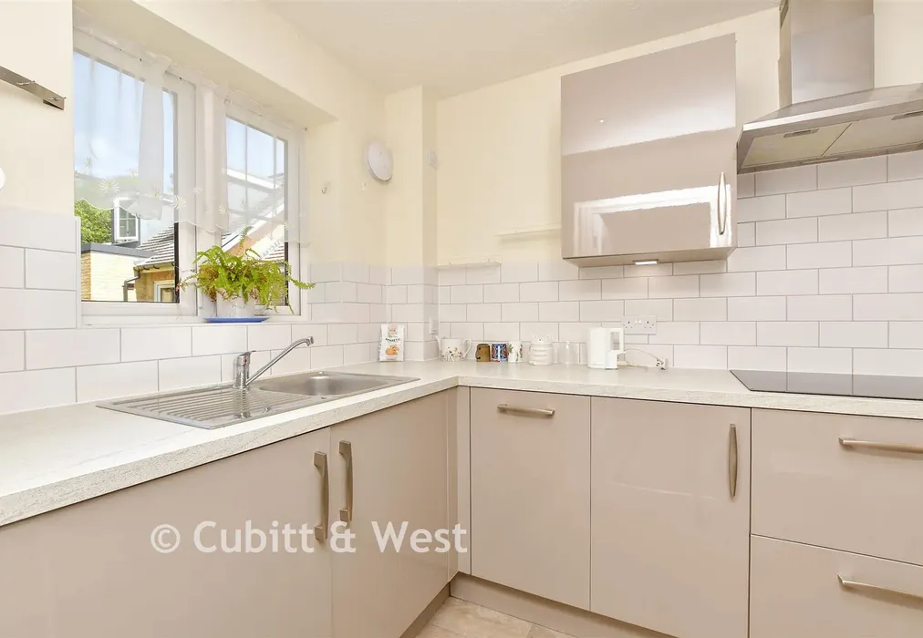 Kitchen - Great Tattenhams, Epsom, Surrey - Wards of Kent