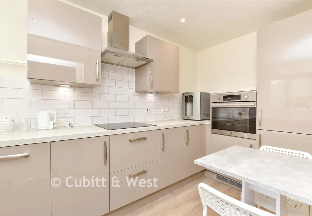 Kitchen - Great Tattenhams, Epsom, Surrey - Wards of Kent