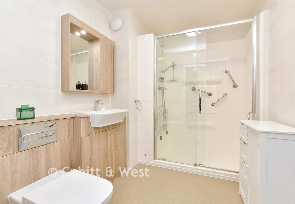 Shower Room - Great Tattenhams, Epsom, Surrey - Wards of Kent