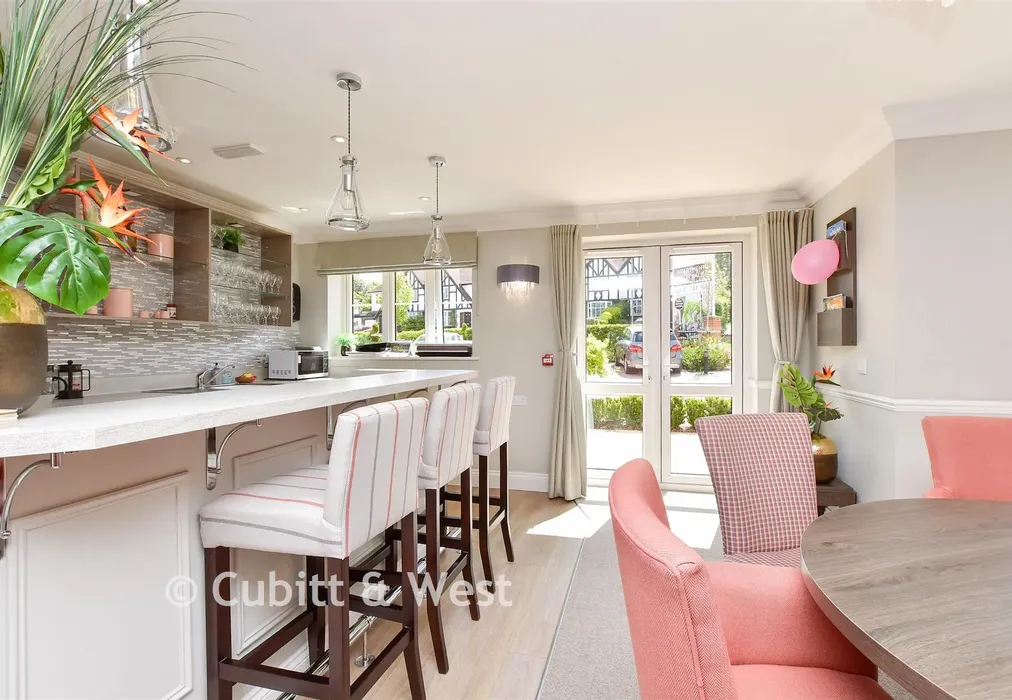 Communal Lounge - Great Tattenhams, Epsom, Surrey - Wards of Kent