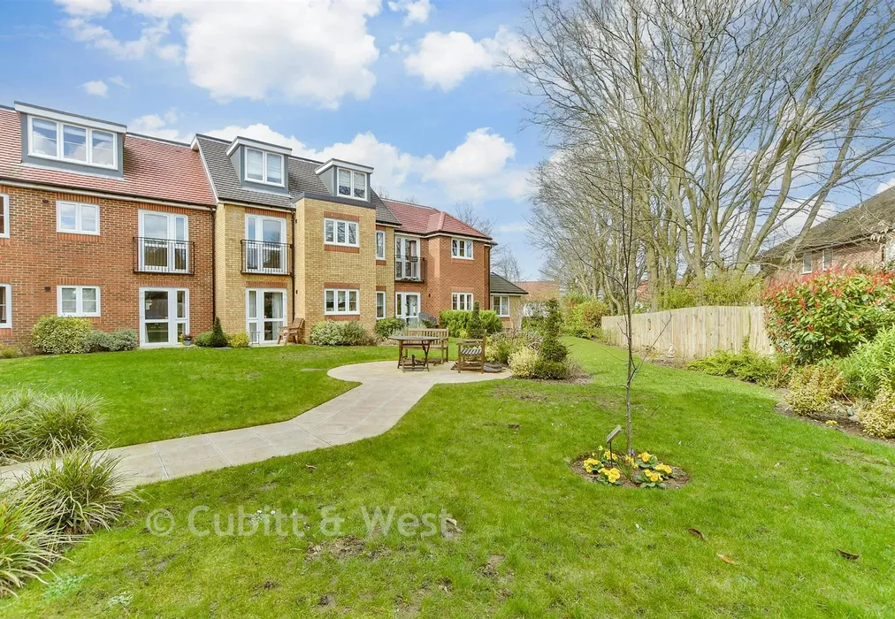 Communal Gardens - Great Tattenhams, Epsom, Surrey - Wards of Kent