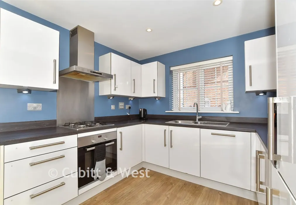 Kitchen/ Dining Room - Kilnwood Close, Faygate, West Sussex - Wards of Kent