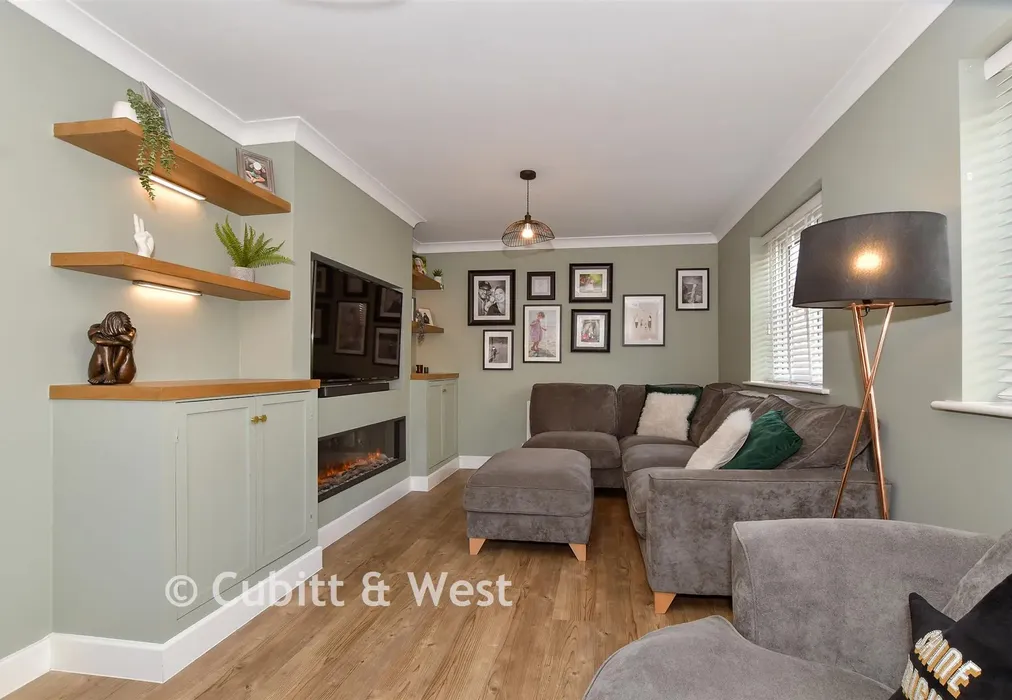 Lounge - Kilnwood Close, Faygate, West Sussex - Wards of Kent