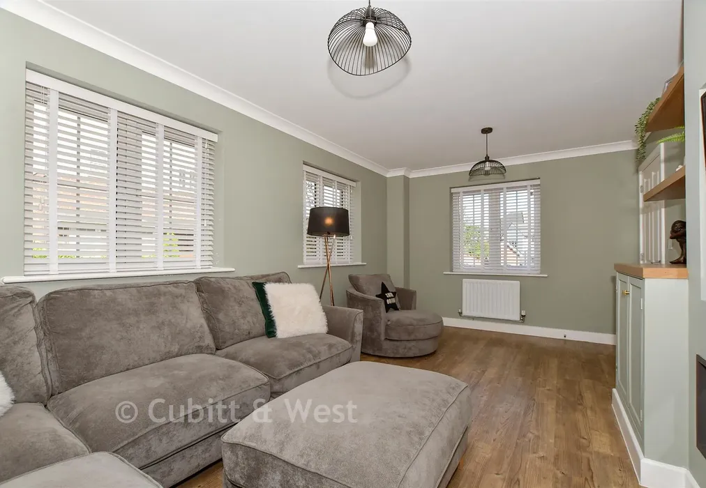 Lounge - Kilnwood Close, Faygate, West Sussex - Wards of Kent