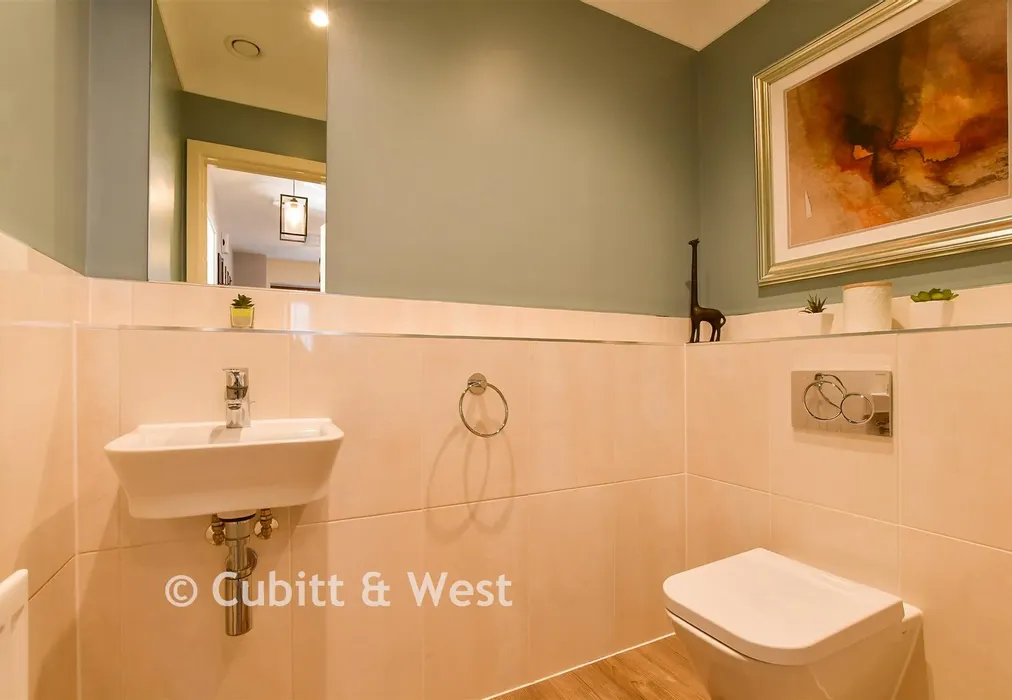 Internal Feature - Kilnwood Close, Faygate, West Sussex - Wards of Kent